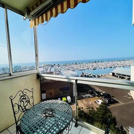Port Apartment *