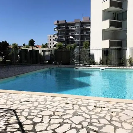 Port Apartment *